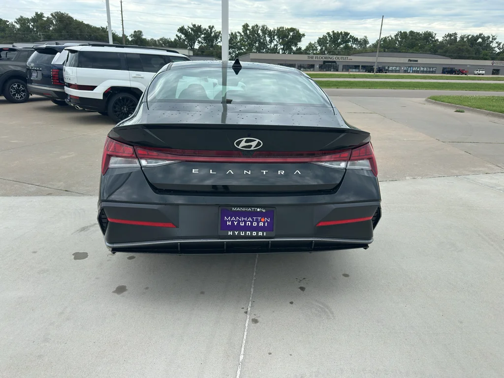 New 2026 Abyss Black Hyundai SEL Sport Premium image 9