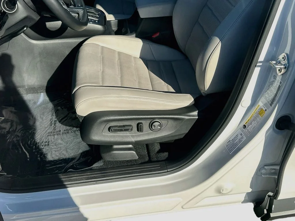 Used 2026 White Honda EX-L image 18