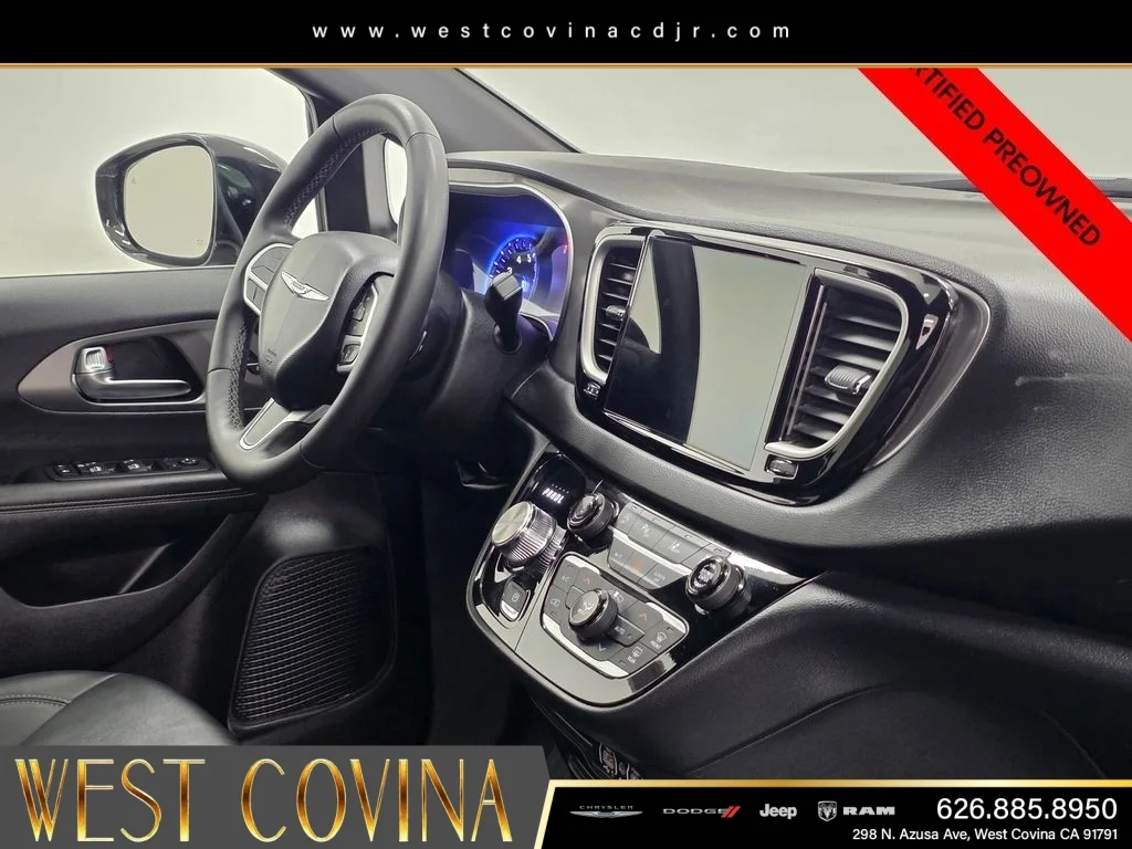 Used 2025 White Chrysler Select image 12