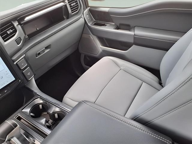 2025 Ford F-150 Lightning Flash - Photo 12