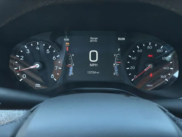 Used 2025 Silver Jeep Latitude image 22