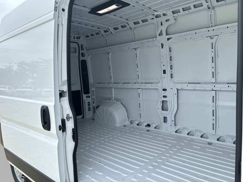 New 2026 Bright White Clear-Coat Exterior Paint RAM High Roof image 31