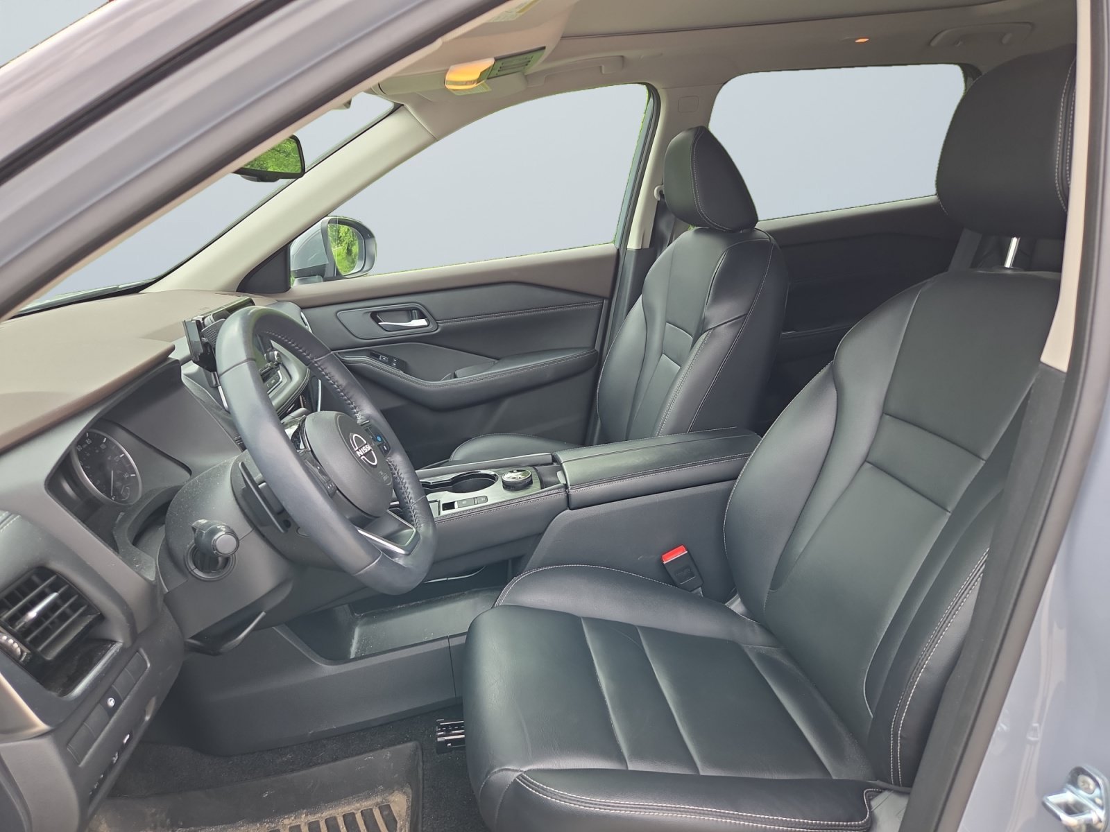 Used 2023 Boulder Gray Pearl Nissan SL image 9