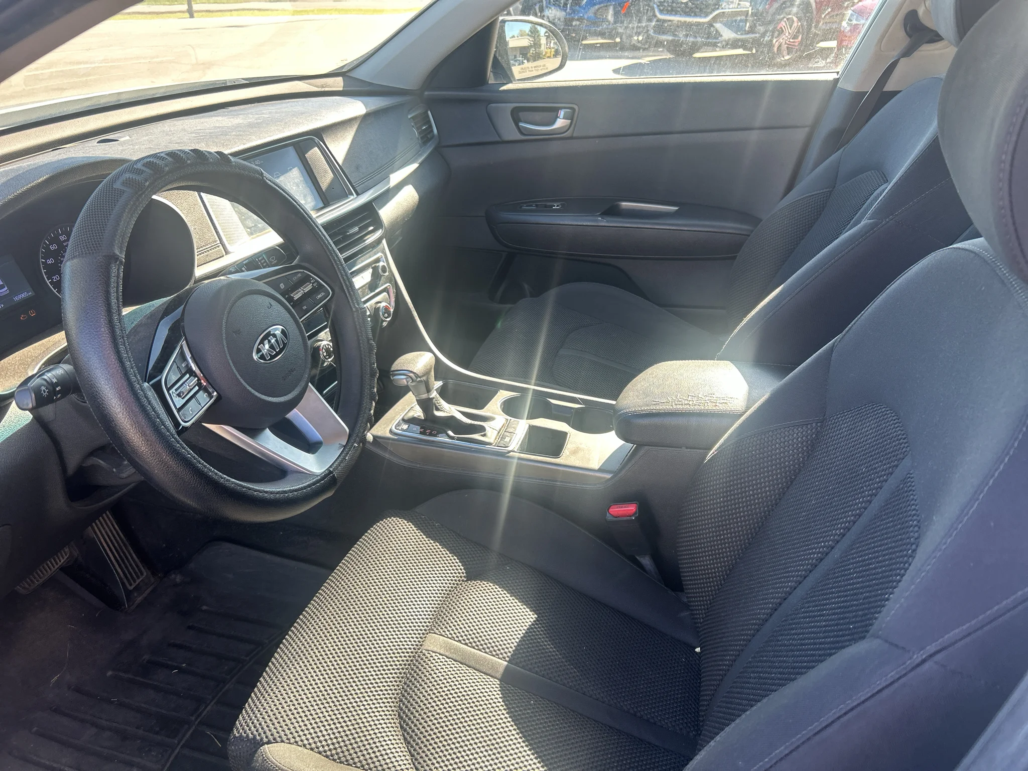 Used 2019 Sparkling Silver Kia LX image 9