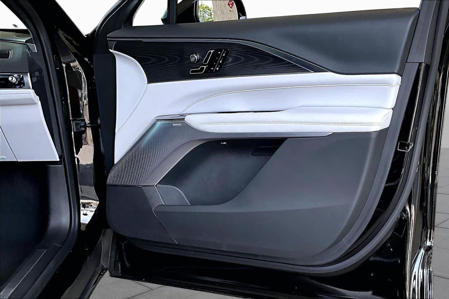 Used 2025 Stellar Black Metallic Cadillac Luxury image 23