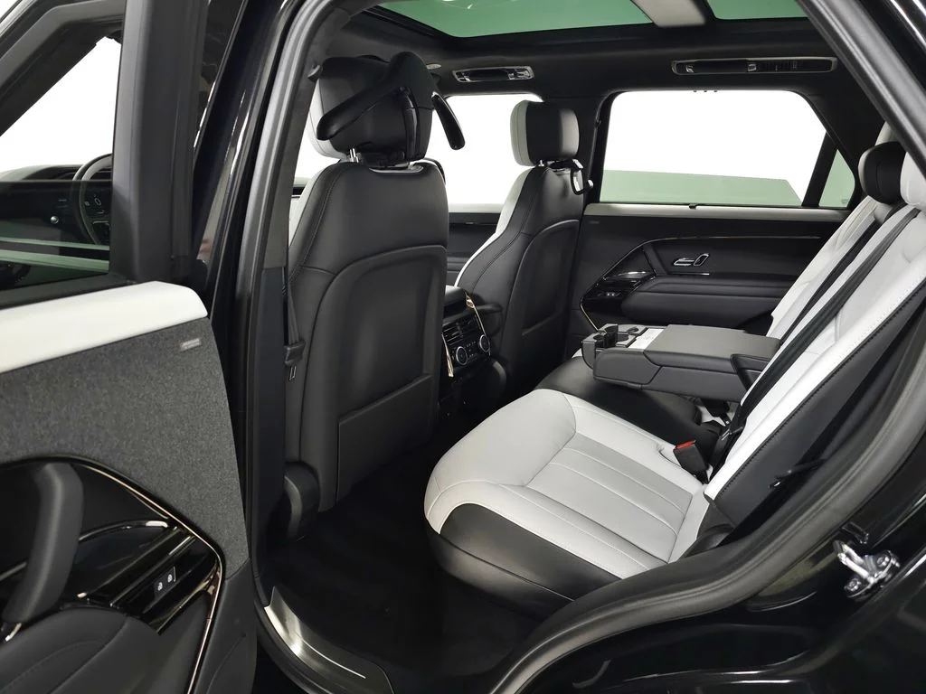 Used 2025 Black Land Rover Autobiography image 43