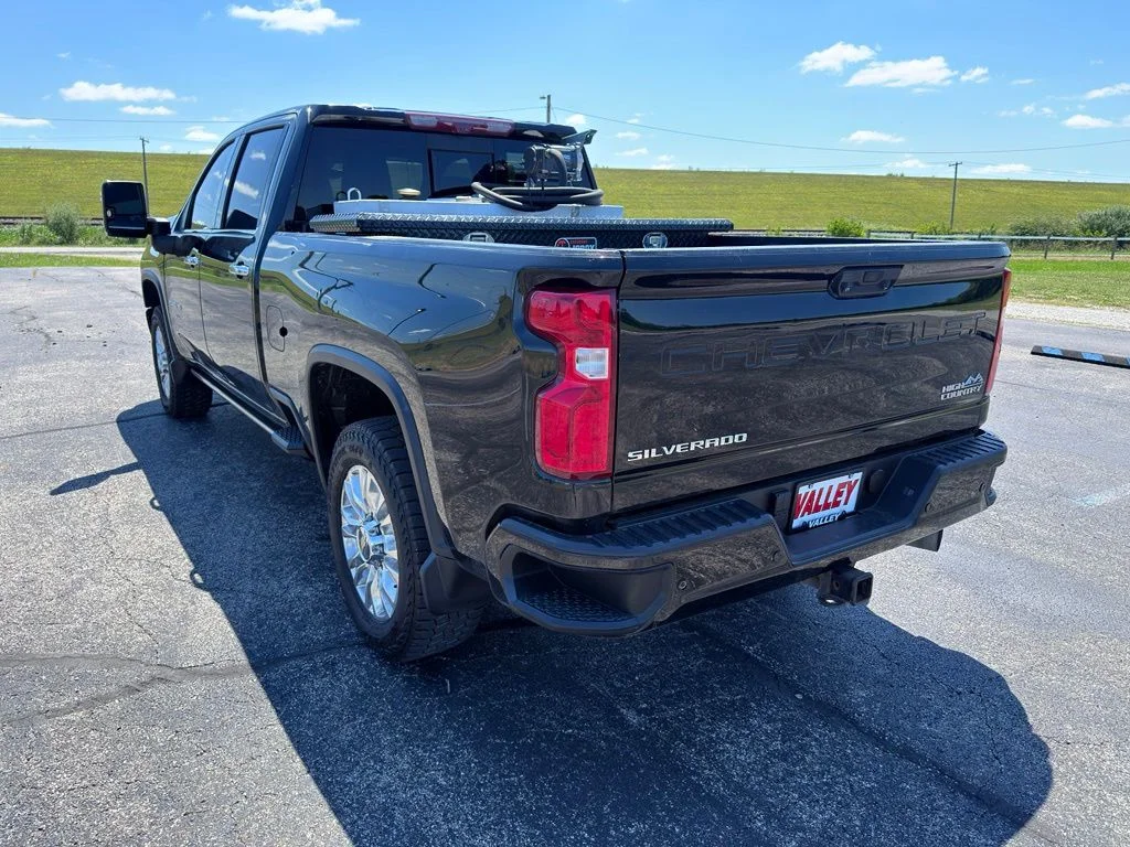 Used 2022 Black Chevrolet High Country image 17