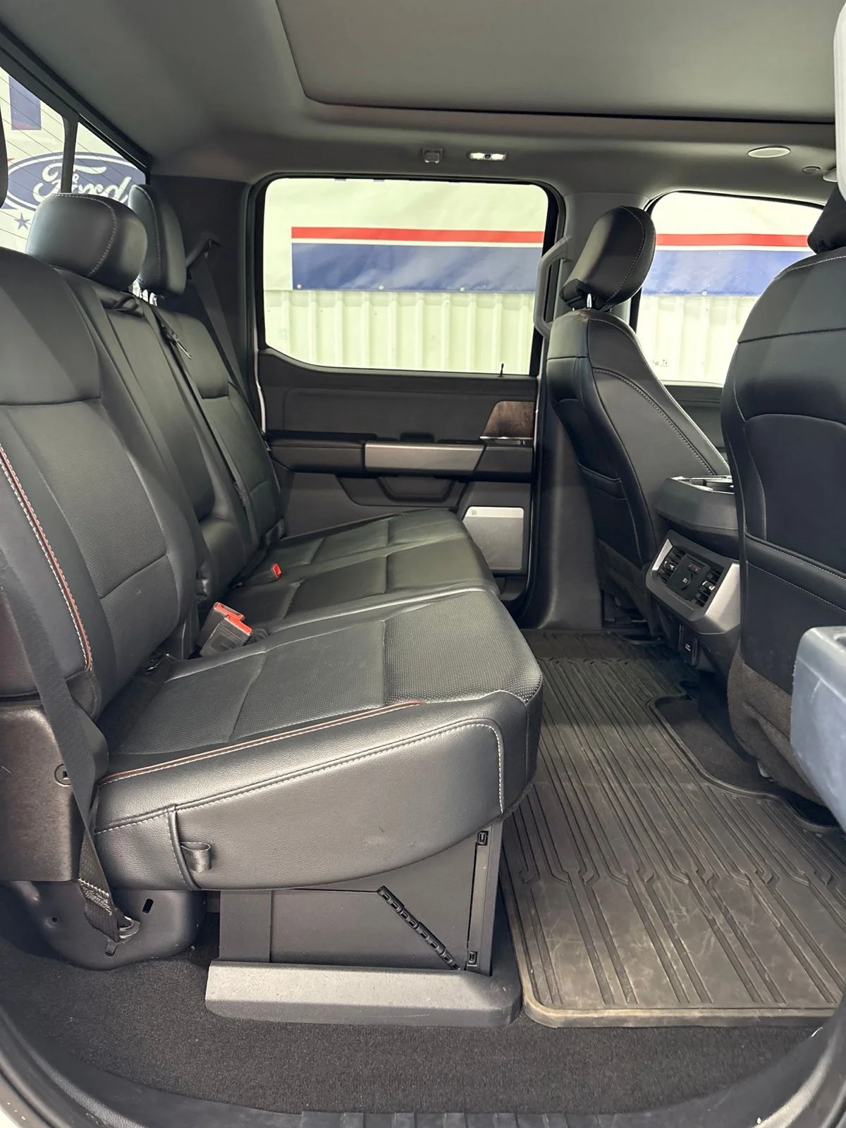 Used 2024 Oxford White Ford Lariat image 18