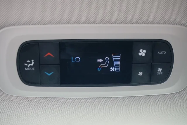 Used 2024 Bright White Clearcoat Chrysler Touring L image 23
