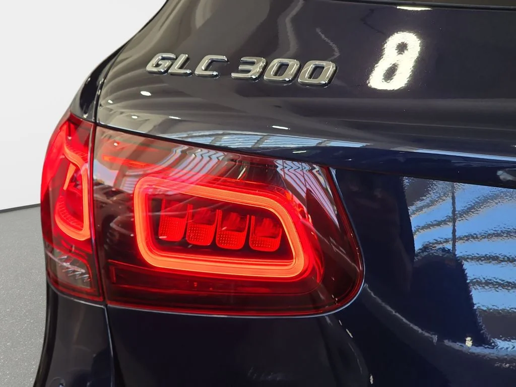 Used 2022 Lunar Blue Metallic Mercedes-Benz GLC 300 image 29