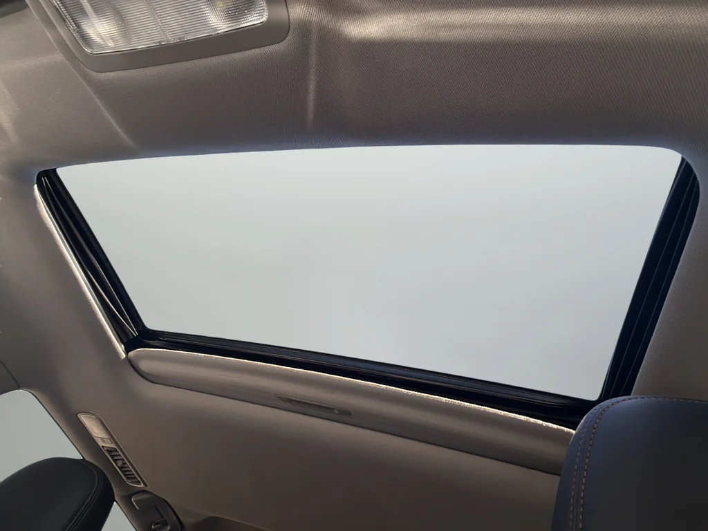 Used 2016 Gray Toyota XLE V6 image 12