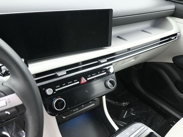 Used 2025 Gray Hyundai SEL Convenience image 20