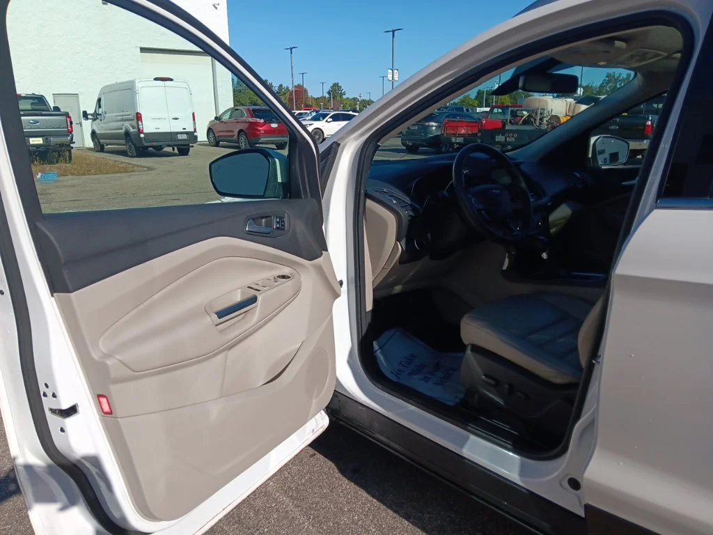 Used 2017 White Platinum Metallic Tri-Coat Ford Titanium image 13