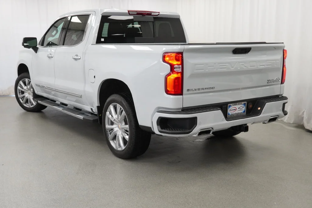 New 2026 Polar White Tricoat Chevrolet High Country image 5