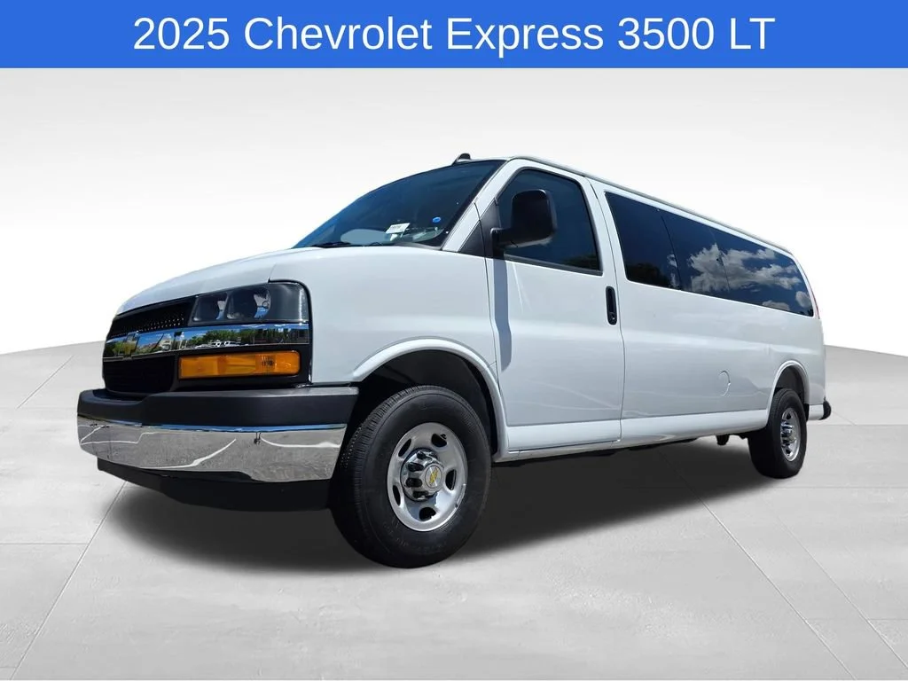 Used 2025 Summit White Chevrolet 1LT image 10