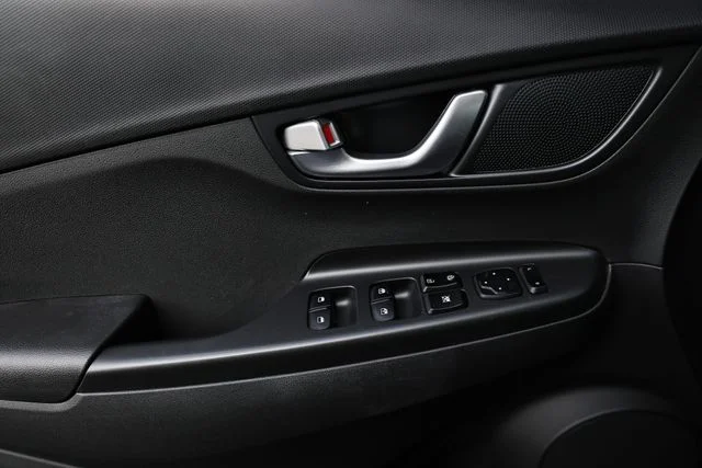Used 2023 Ultra Black Hyundai SE image 15