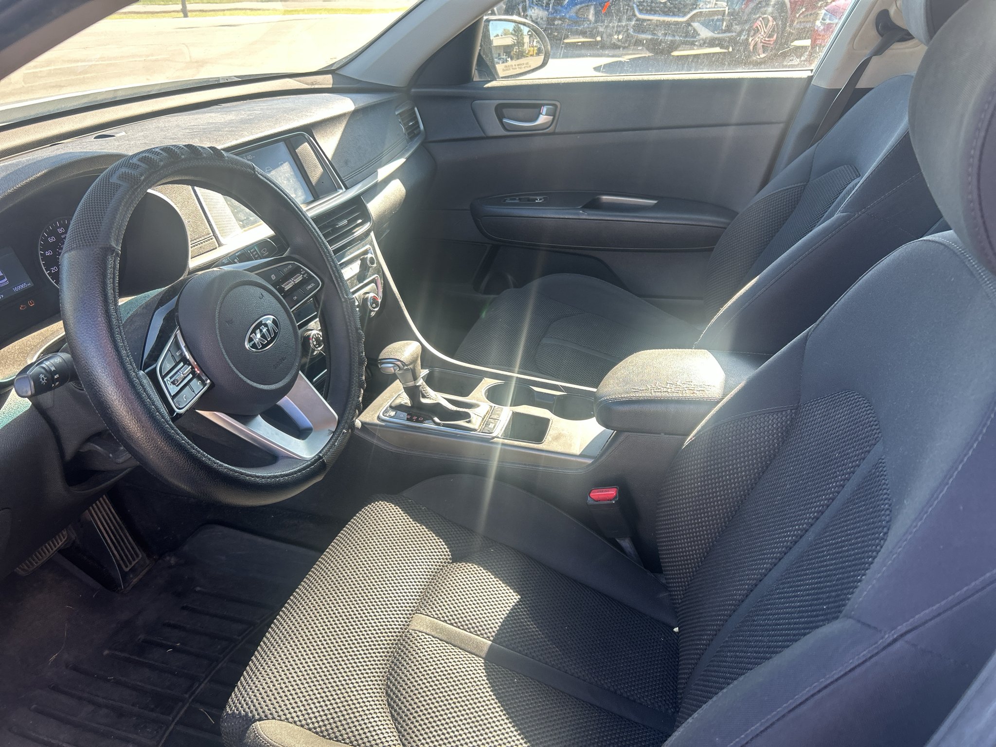Used 2019 Sparkling Silver Kia LX image 9
