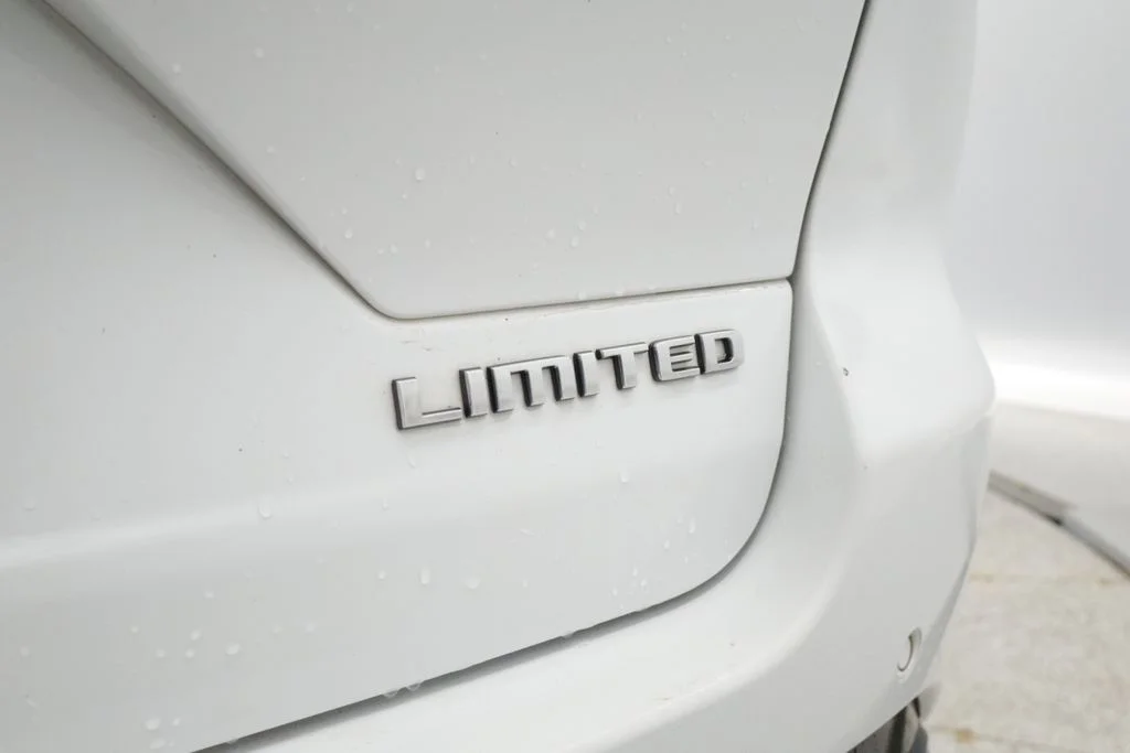 Used 2022 White Jeep Limited image 19