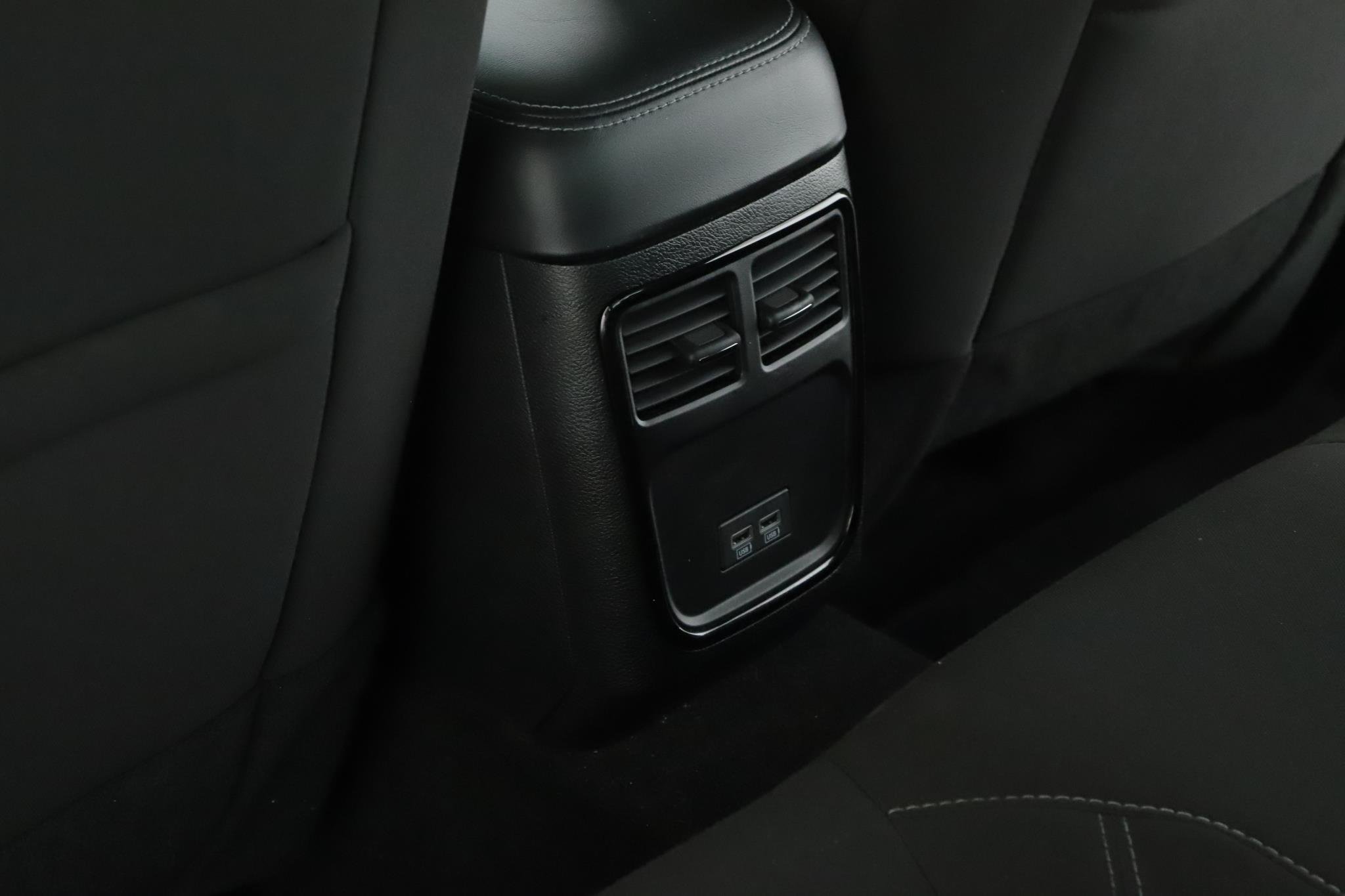 Used 2023 Pitch Black Clearcoat Dodge SXT AWD image 7