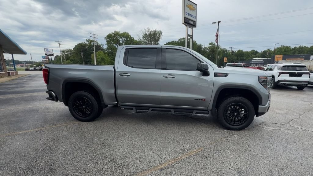 Used 2024 Sterling Metallic GMC AT4 image 9