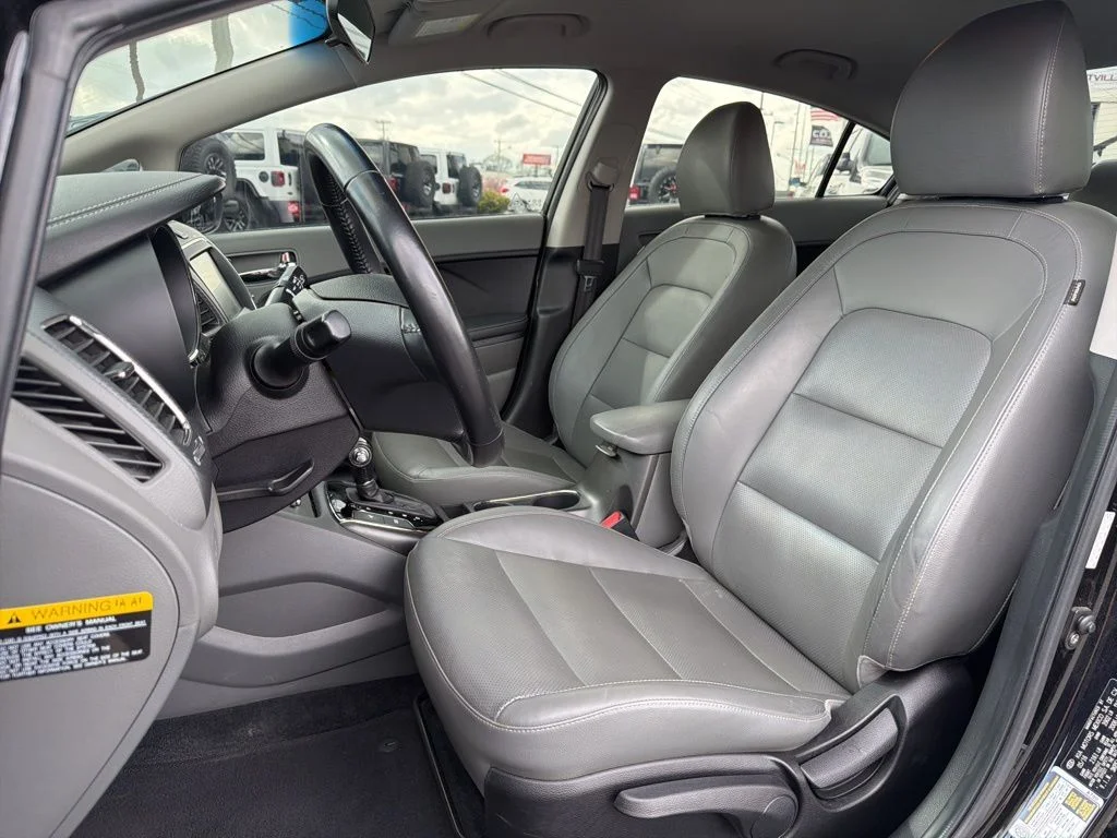 Used 2017 Black Kia EX image 26