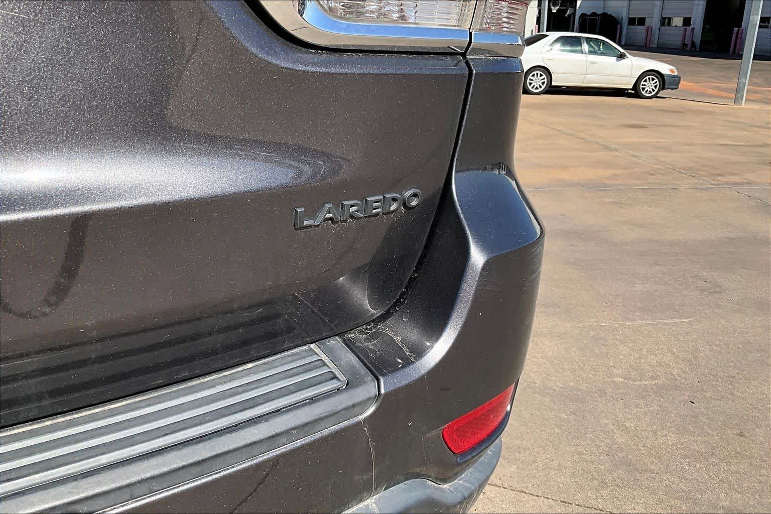 Used 2015 Granite Crystal Metallic Clearcoat Jeep Laredo image 10