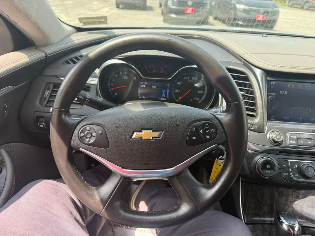 Used 2014 Topaz Metallic Chevrolet 2LT image 9