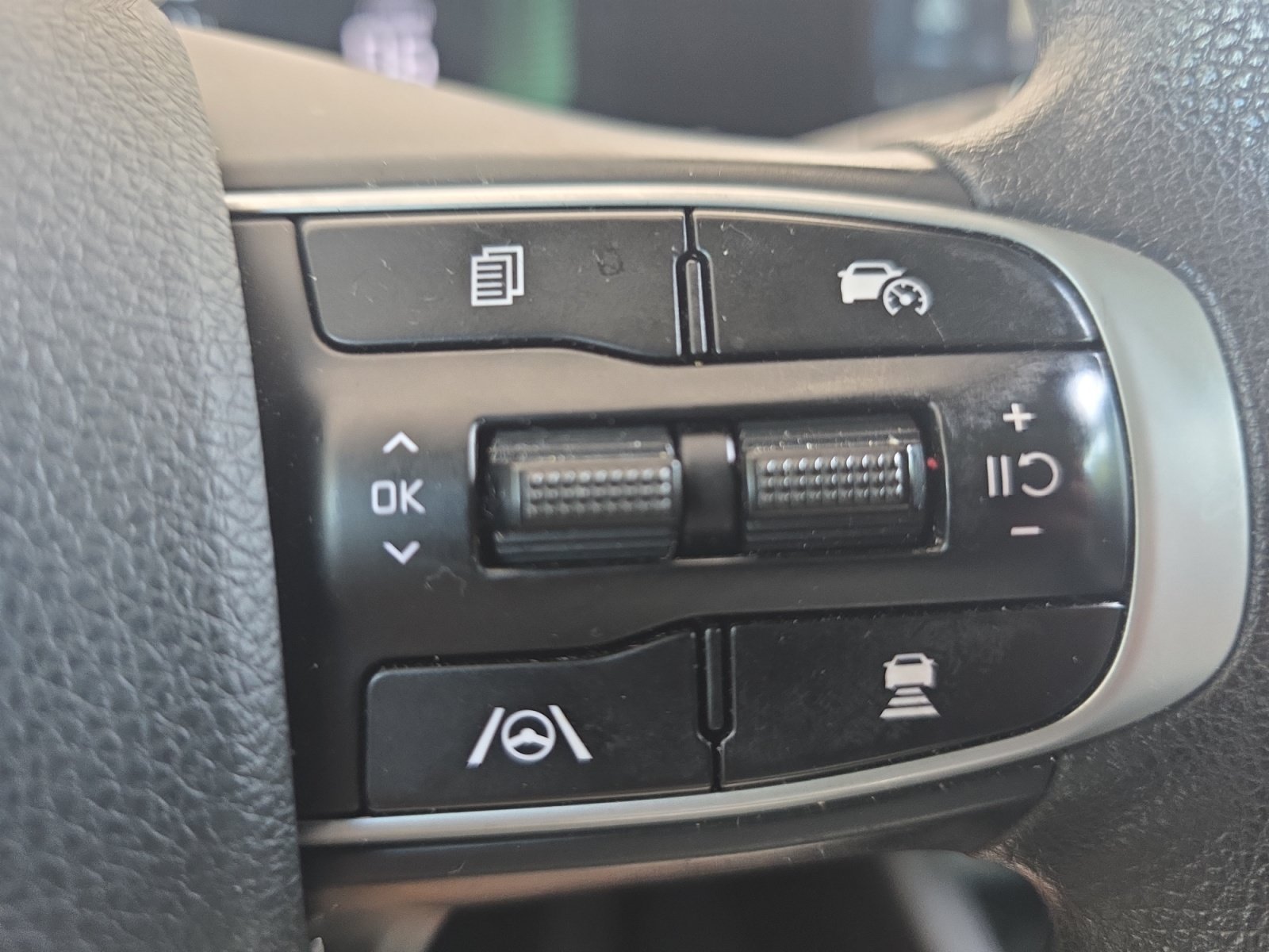 Certified Used 2025 Aurora Black Pearl Kia LXS image 23
