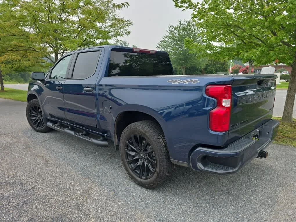 Used 2023 Northsky Blue Metallic Chevrolet Custom image 9