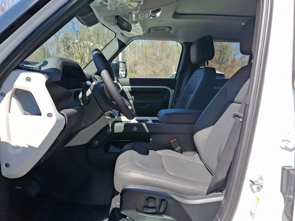 2025 Land Rover Defender S - Photo 11