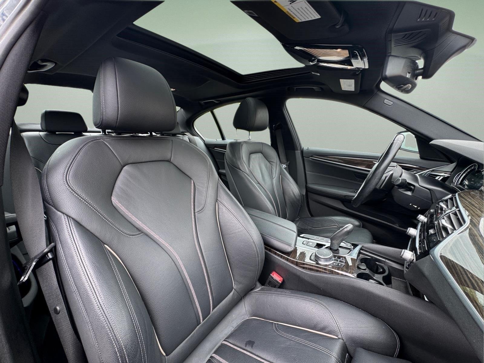 Used 2019 Black Sapphire Metallic BMW 530e iPerformance image 11