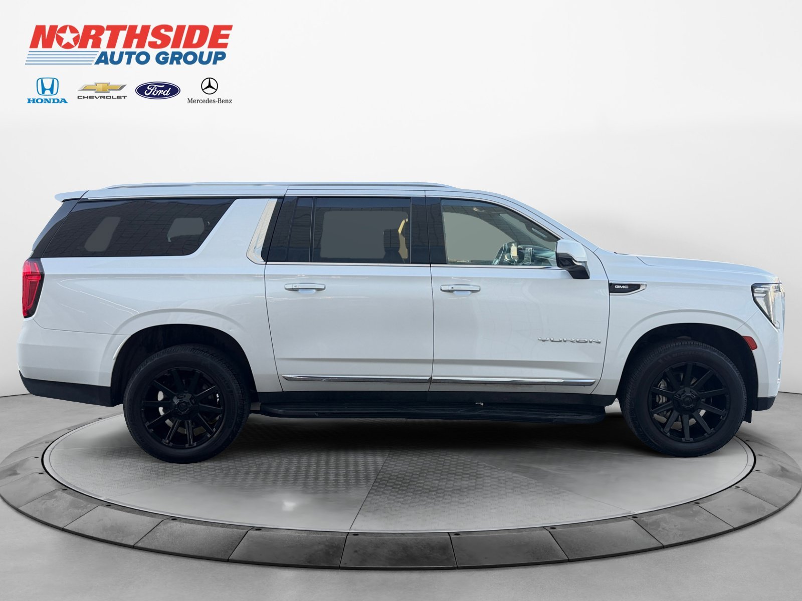Used 2022 White Frost Tricoat GMC SLT image 8