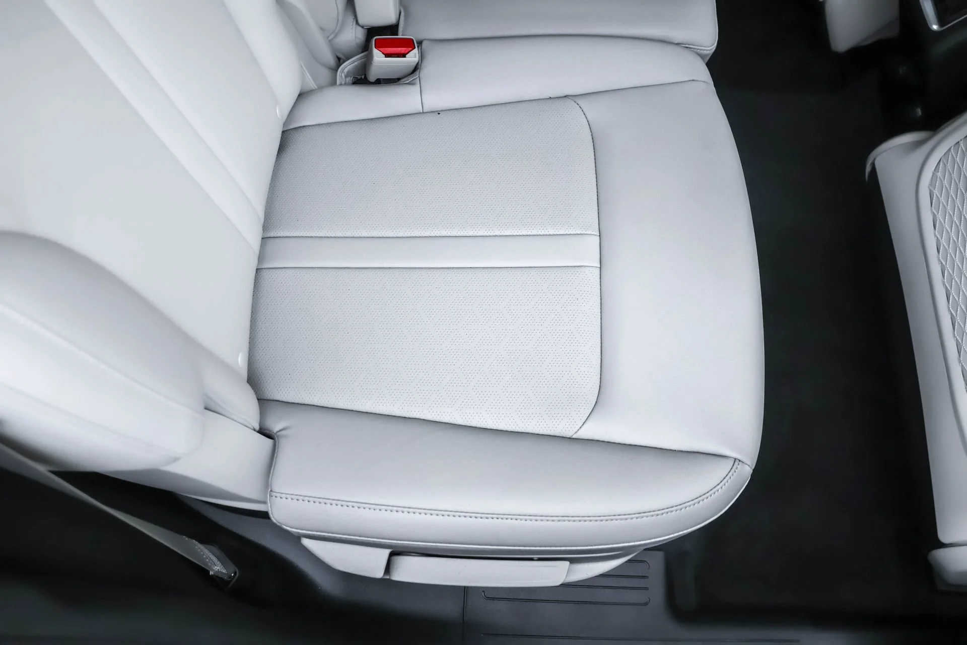 Used 2022 Red Kia X-Line S image 33