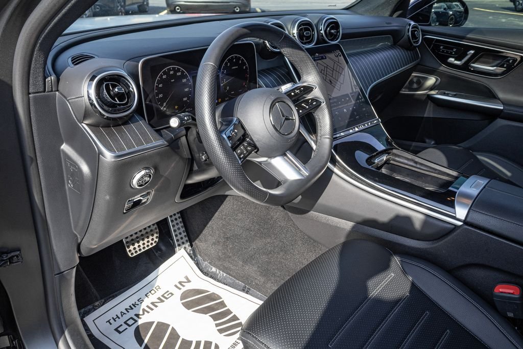Used 2024  Mercedes-Benz GLC 300 image 15