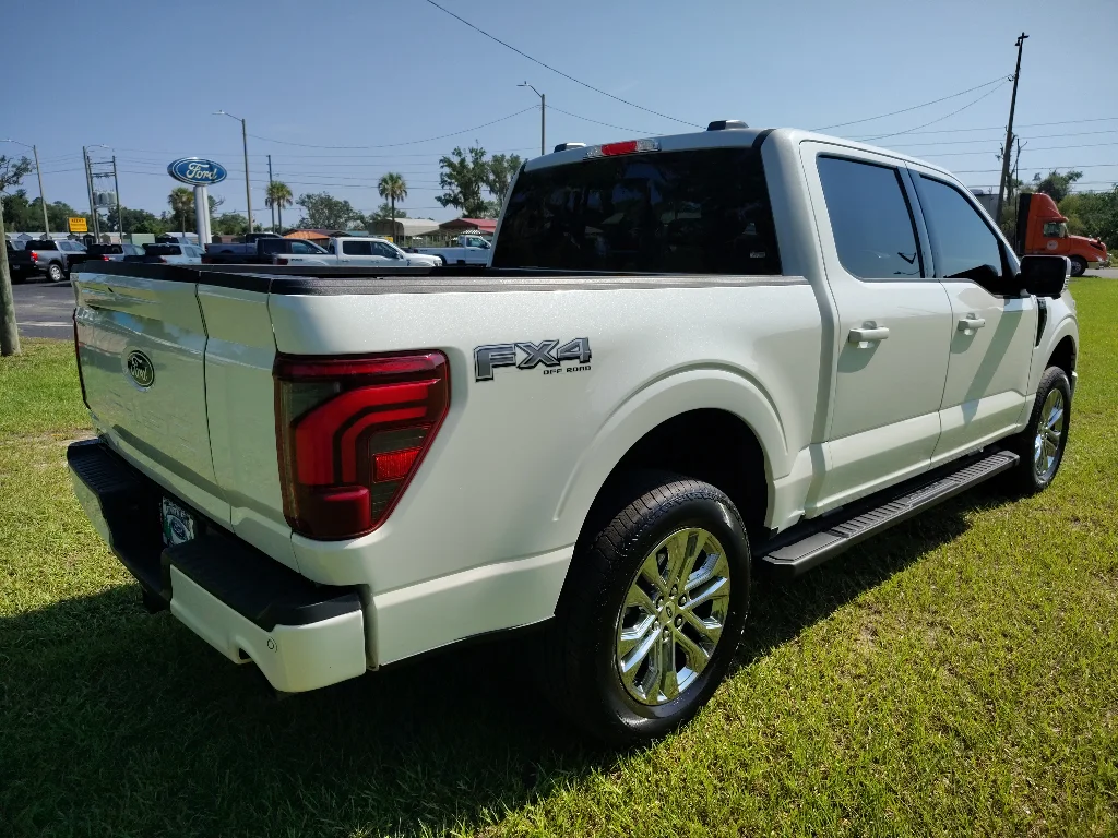 Used 2025 Star White Ford Lariat Crew Cab 4x4 image 7