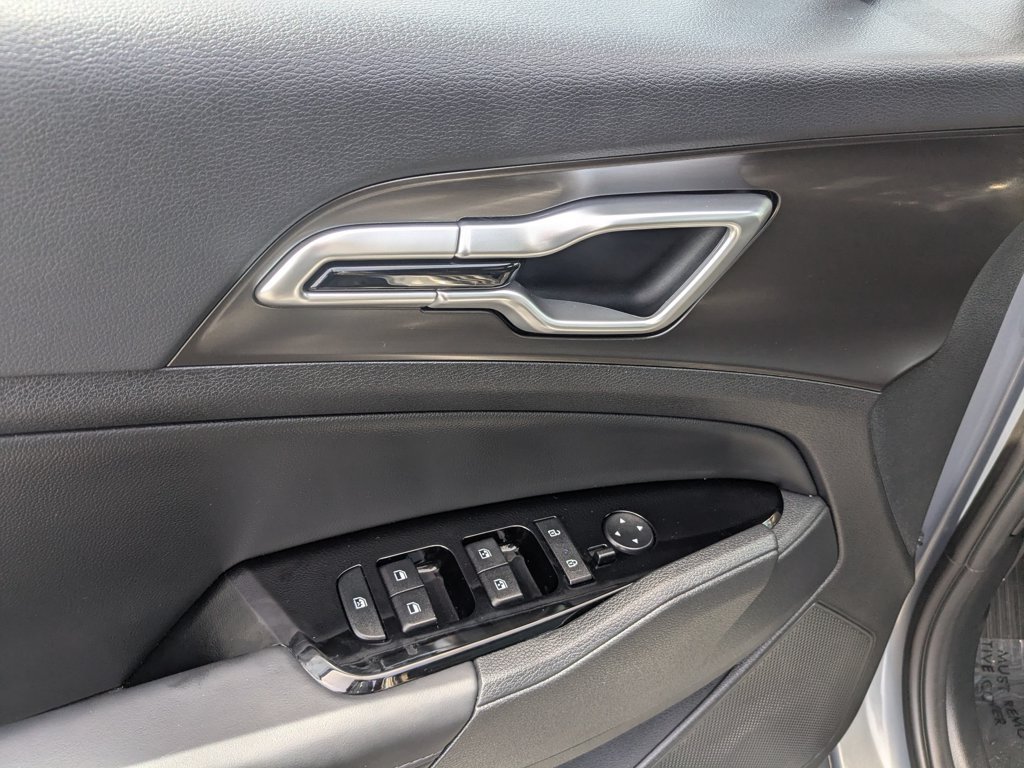 Used 2025 Everlasting Silver Kia EX image 12