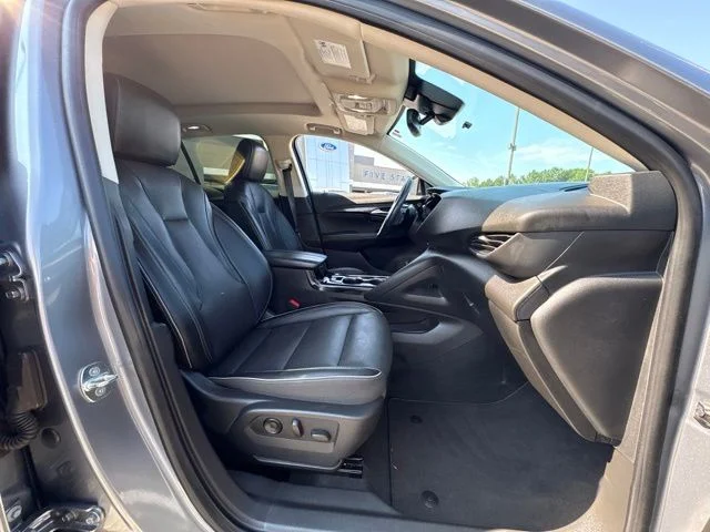 Used 2021  Buick Essence image 20