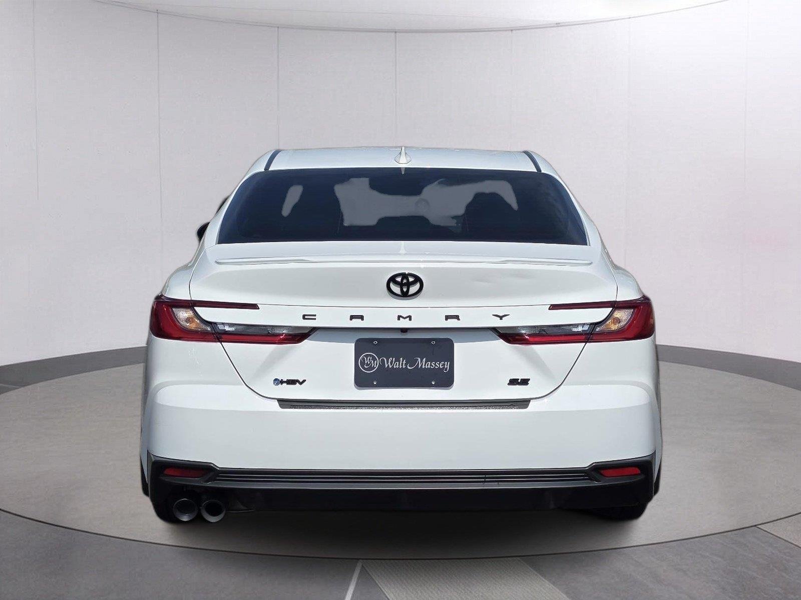 Used 2025 Ice Cap Toyota SE image 6