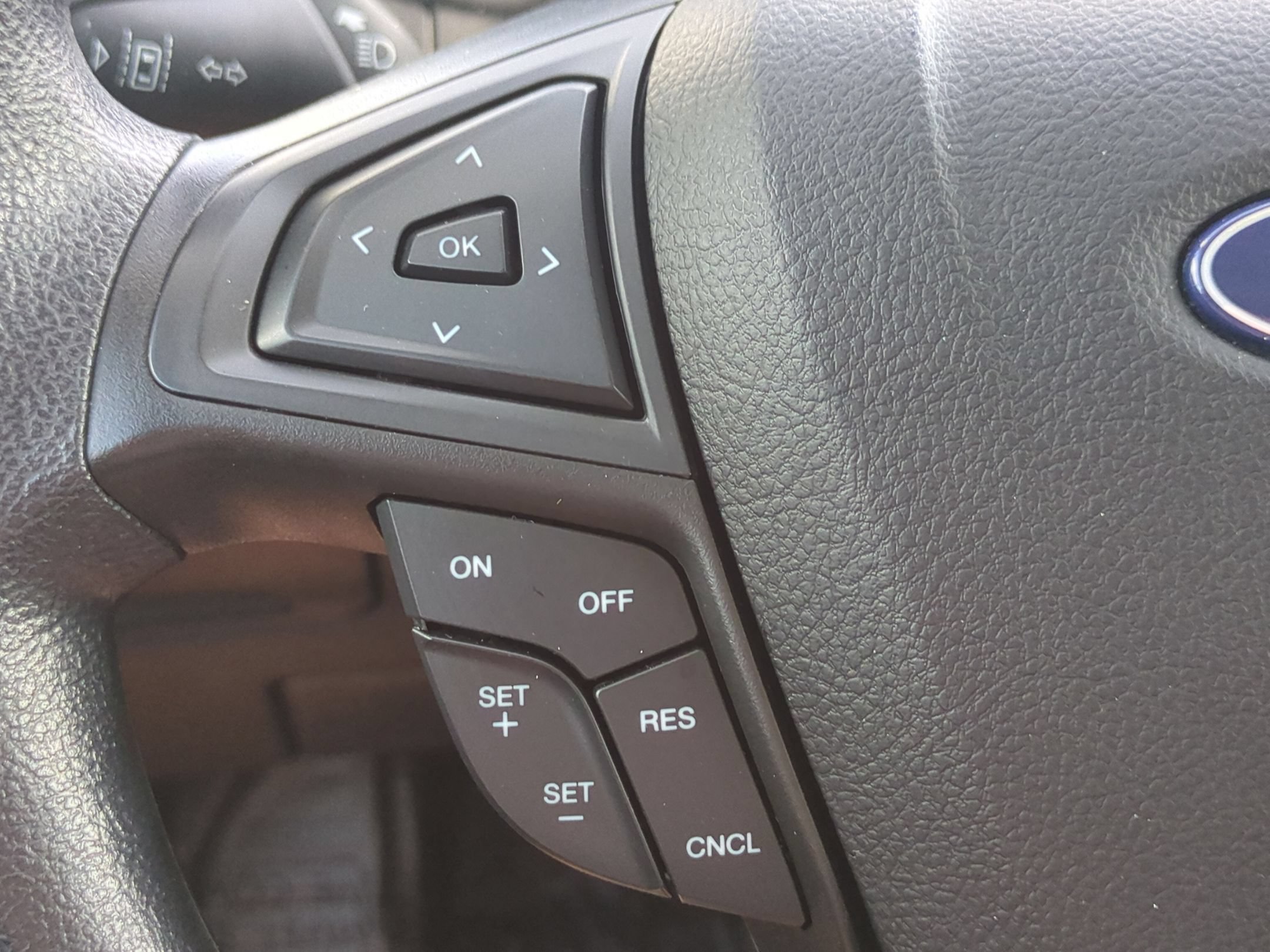 Used 2022 Oxford White Ford SE image 17