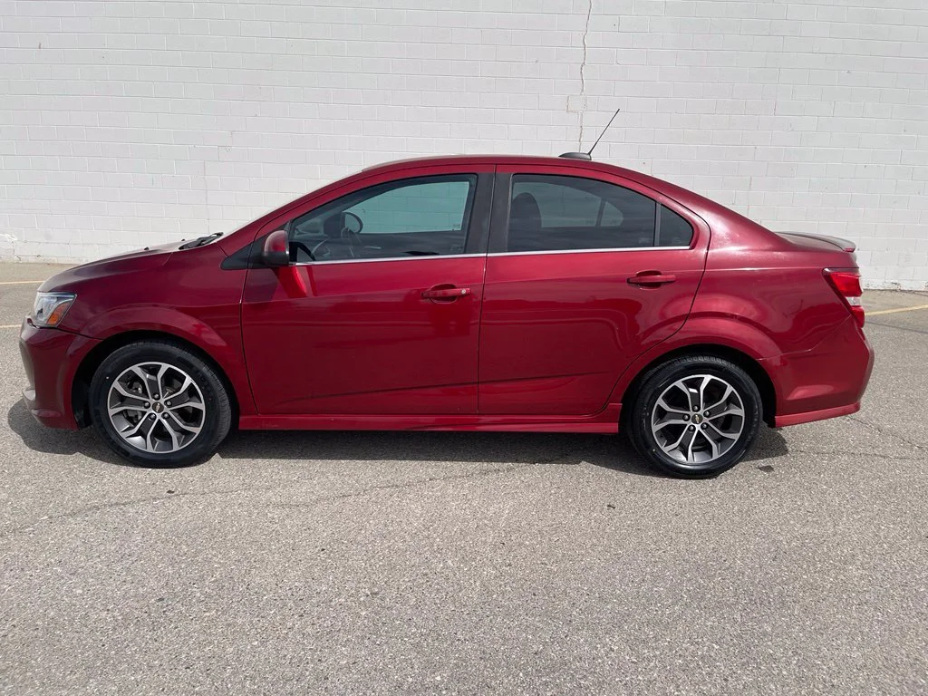 Used 2017 CAJUN RED TINTCOAT Chevrolet LT image 3