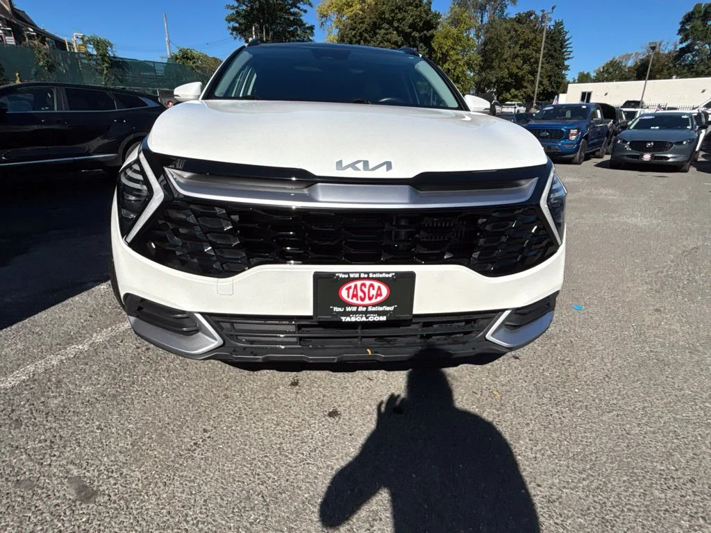 Used 2025 White Kia EX image 8