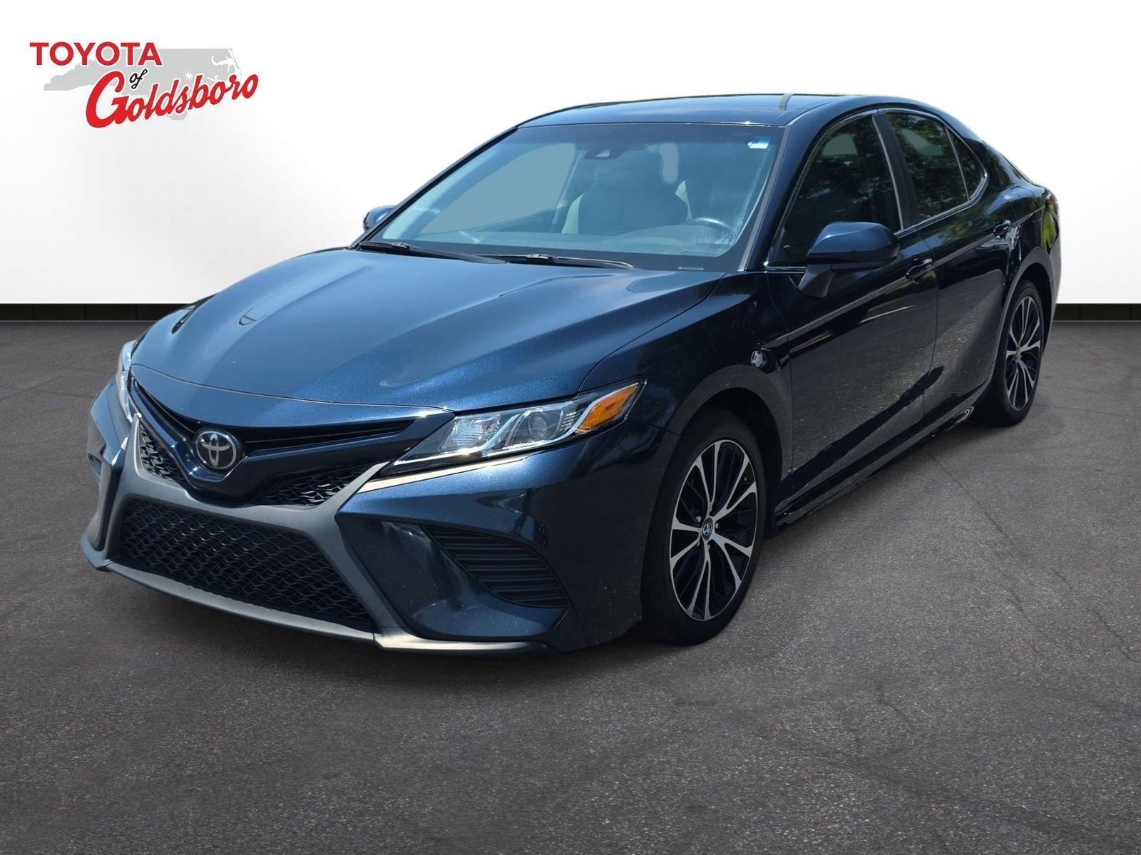 Used 2018 Blue Toyota SE image 1
