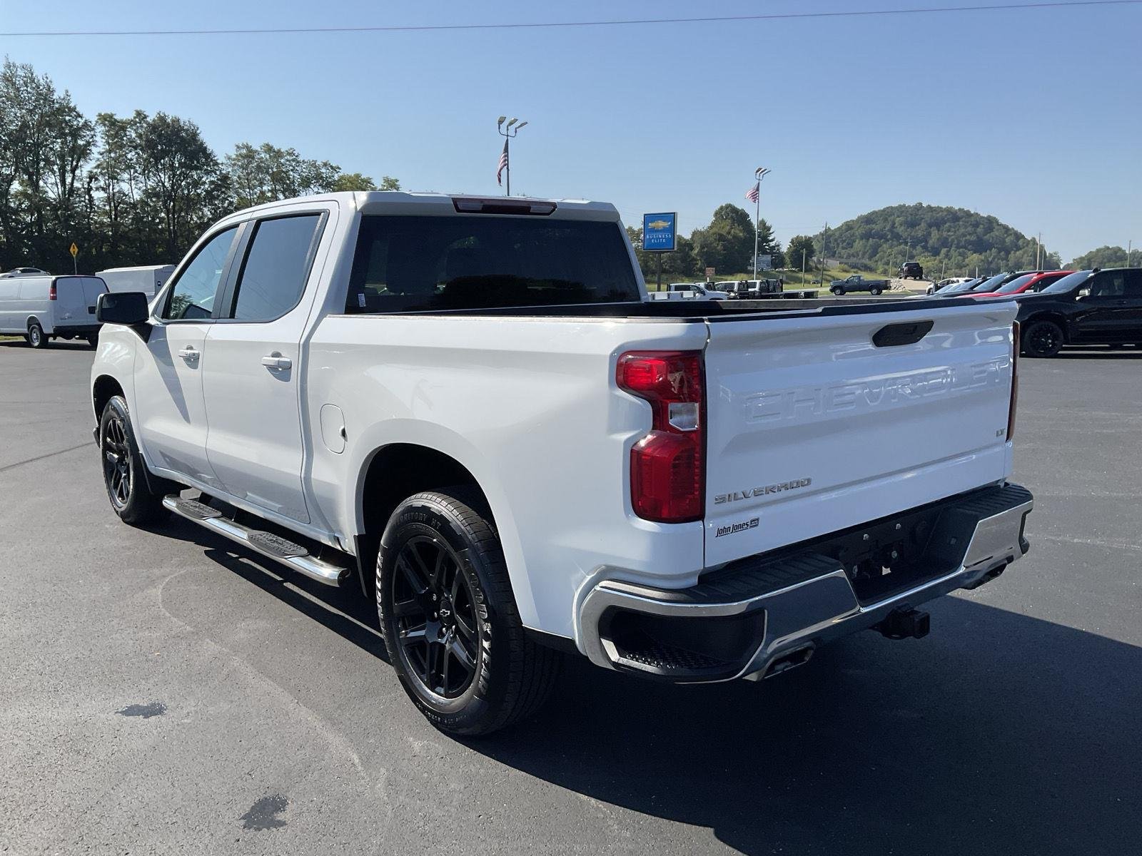 Used 2022 Summit White Chevrolet LT image 8