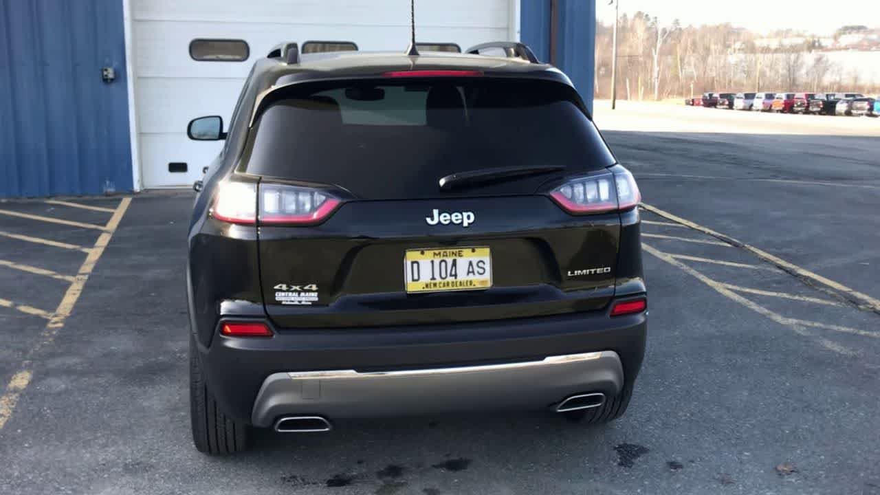 Used 2022 Diamond Black Crystal Pearlcoat Jeep Limited image 7