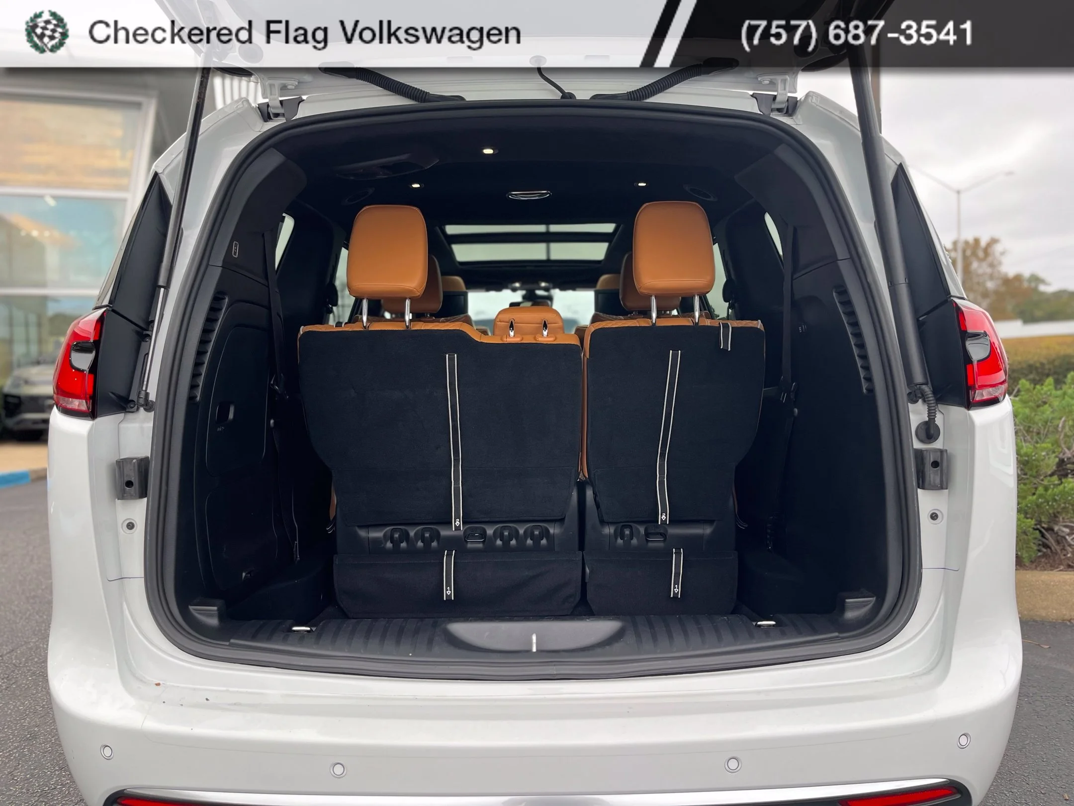 Used 2023 Bright White Clearcoat Chrysler Pinnacle image 38