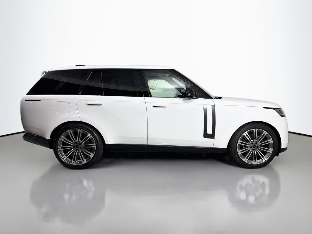 New 2026 Fuji White Land Rover SE image 4