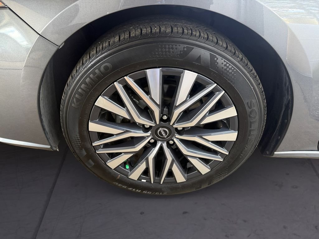 Used 2025 Gray Nissan 2.5 SV image 9