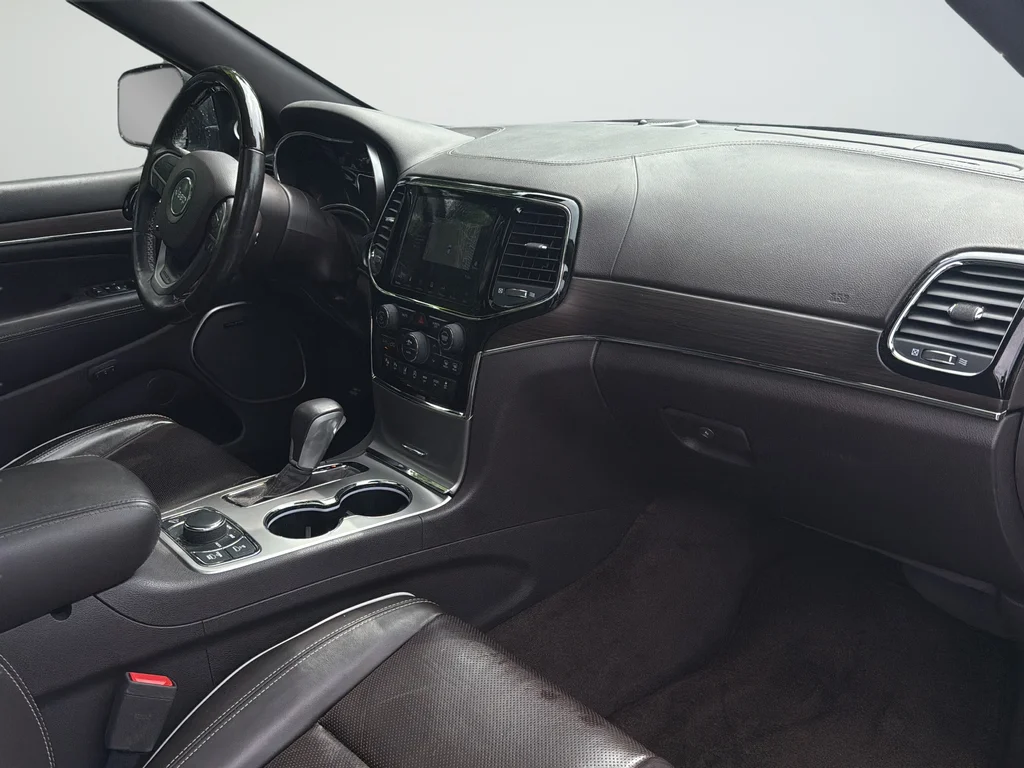 Used 2019 Off-white Jeep Overland image 10