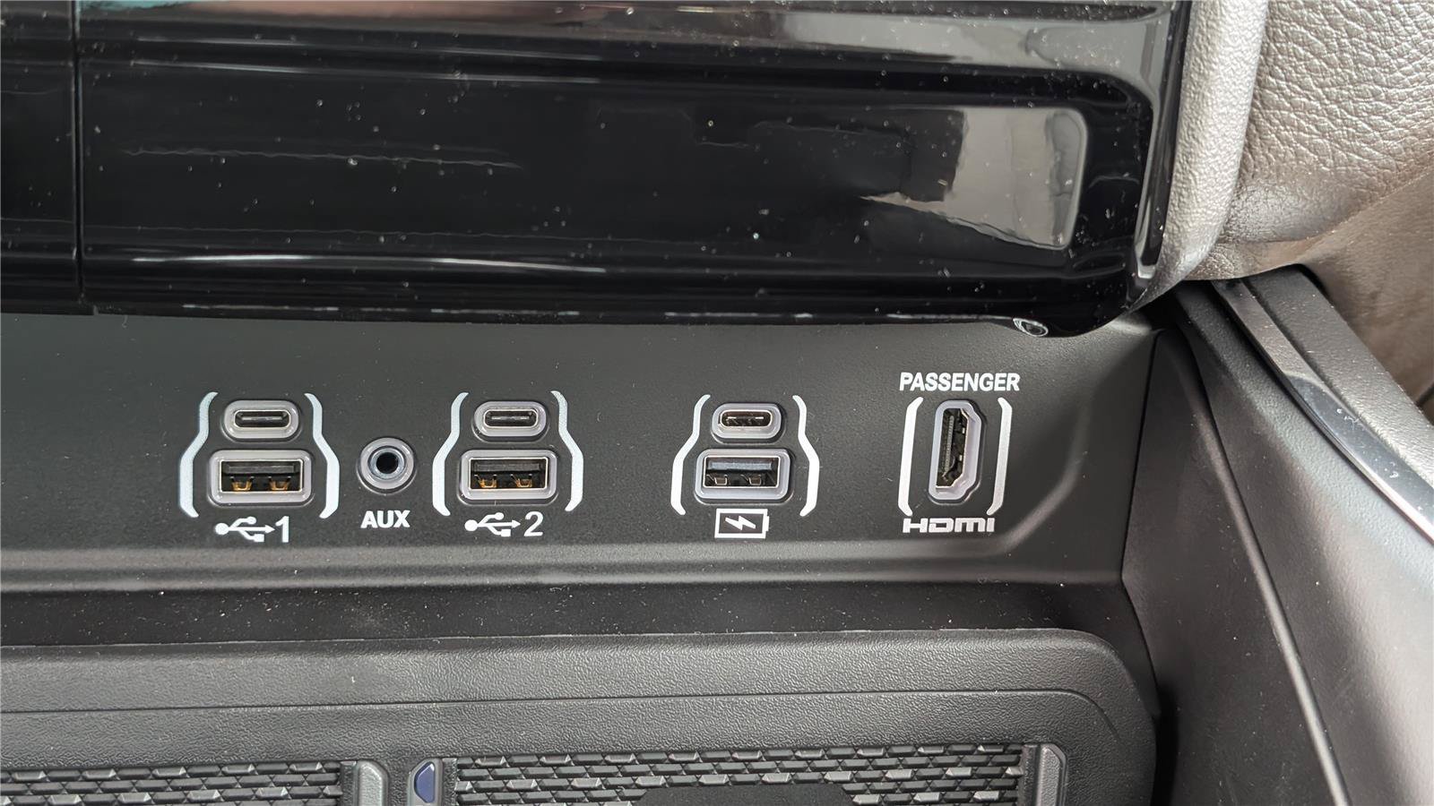 New 2026 Diamond Black Crystal Pearlcoat Ram Laramie image 32