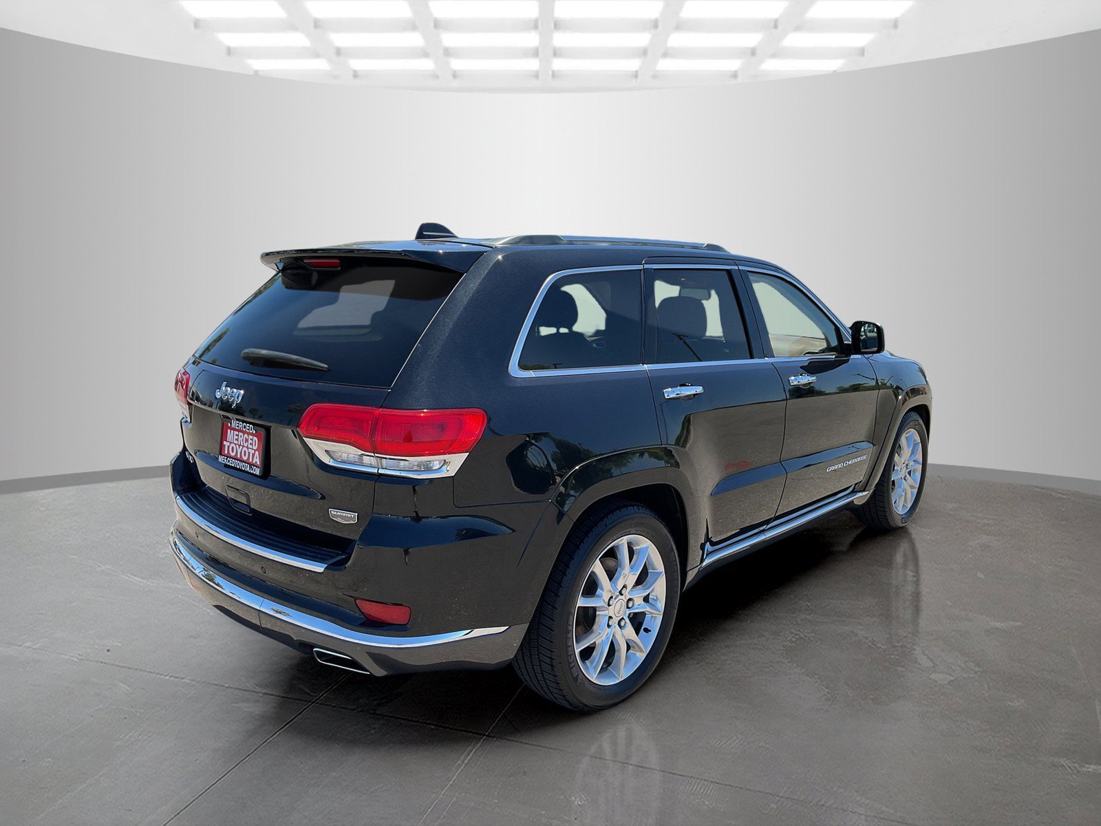Used 2016 Brilliant Black Crystal Pearlcoat Jeep Summit image 5